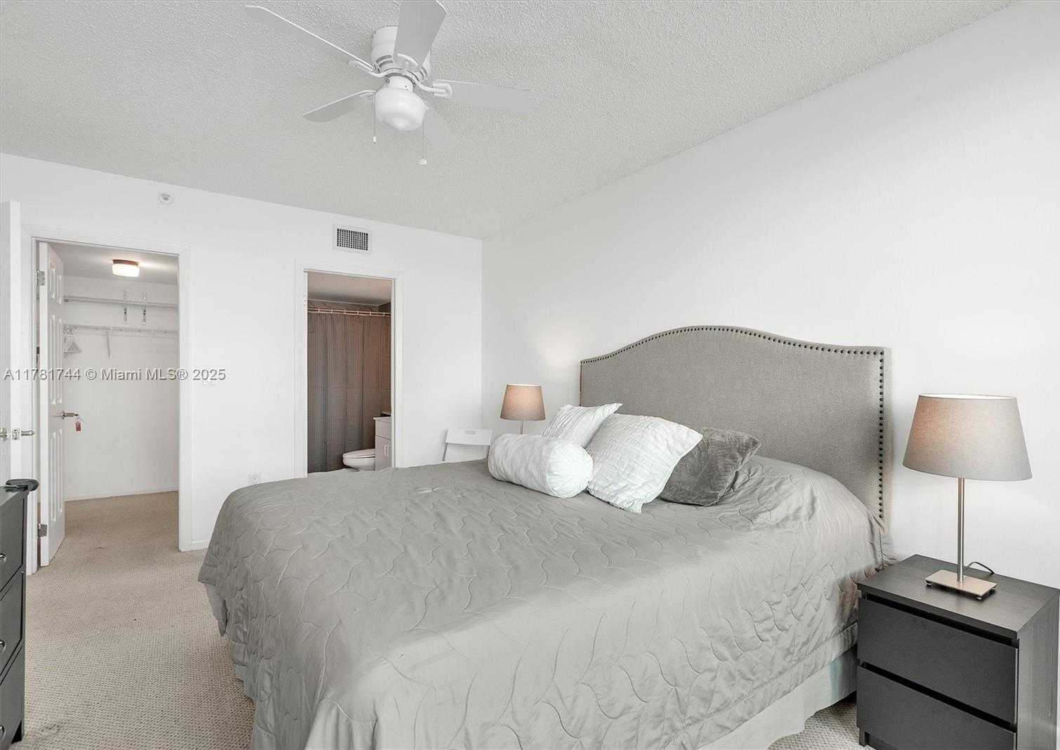Small Image of 800 CLAUGHTON ISLAND DR #1204, Miami Number 20