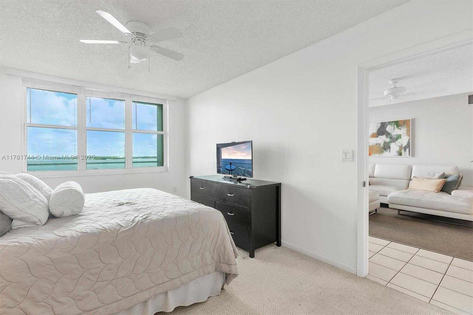 Small Image of 800 CLAUGHTON ISLAND DR #1204, Miami Number 21