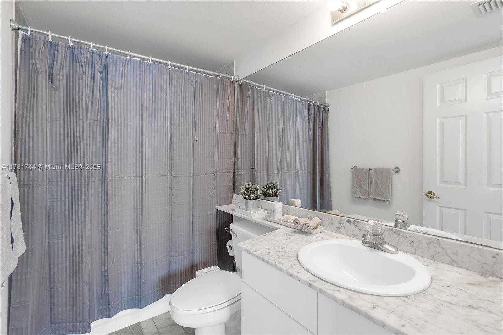 Small Image of 800 CLAUGHTON ISLAND DR #1204, Miami Number 23