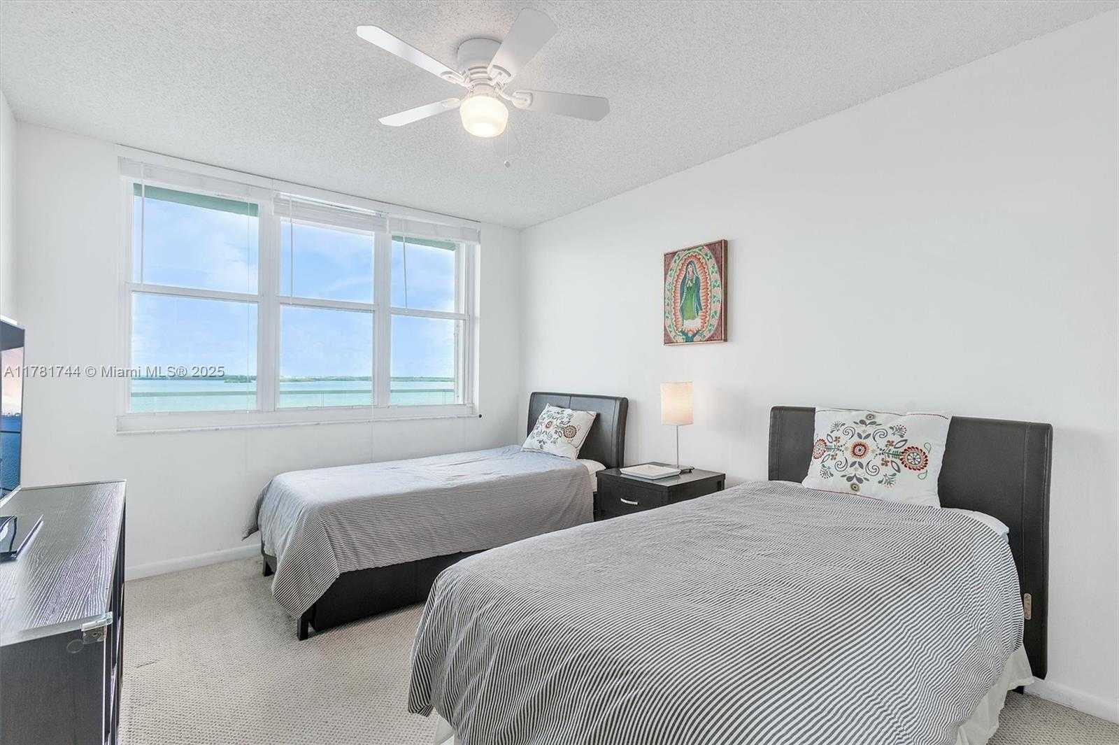 Small Image of 800 CLAUGHTON ISLAND DR #1204, Miami Number 27