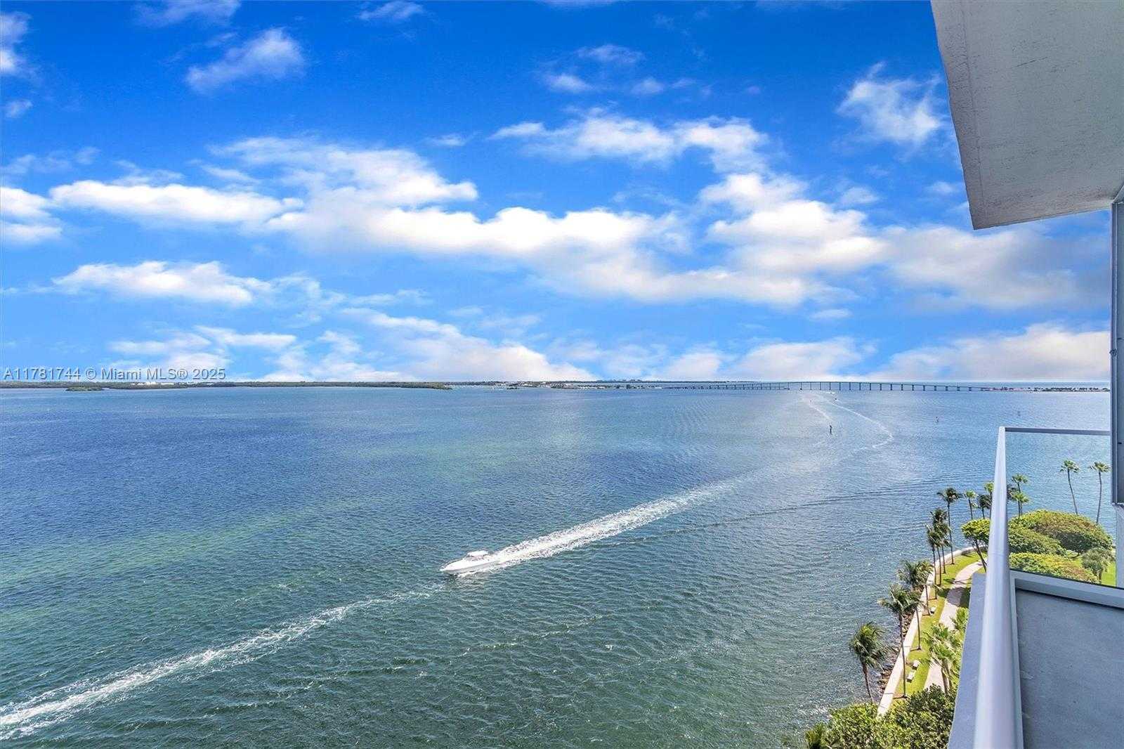 Small Image of 800 CLAUGHTON ISLAND DR #1204, Miami Number 3