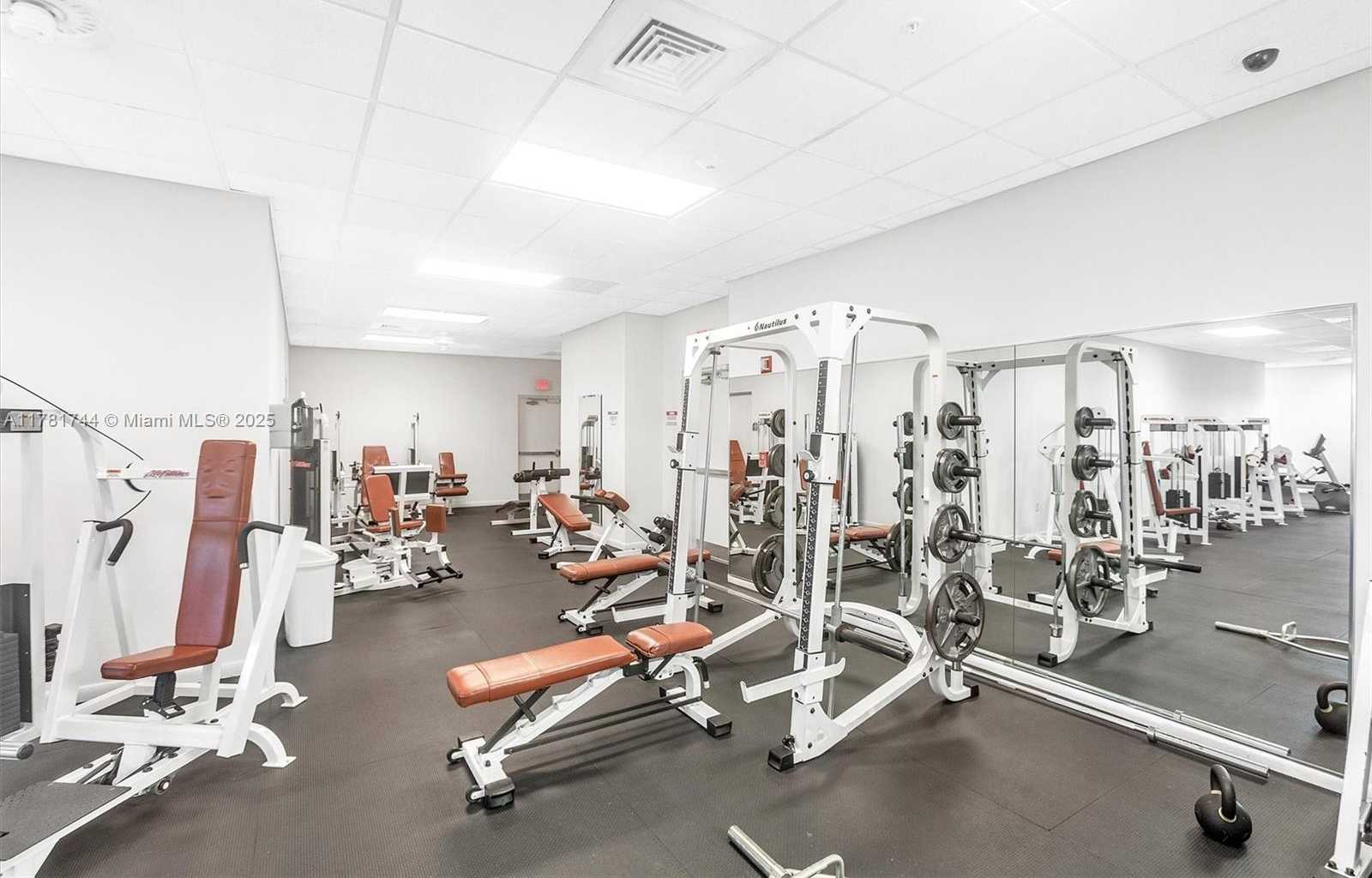 Small Image of 800 CLAUGHTON ISLAND DR #1204, Miami Number 32