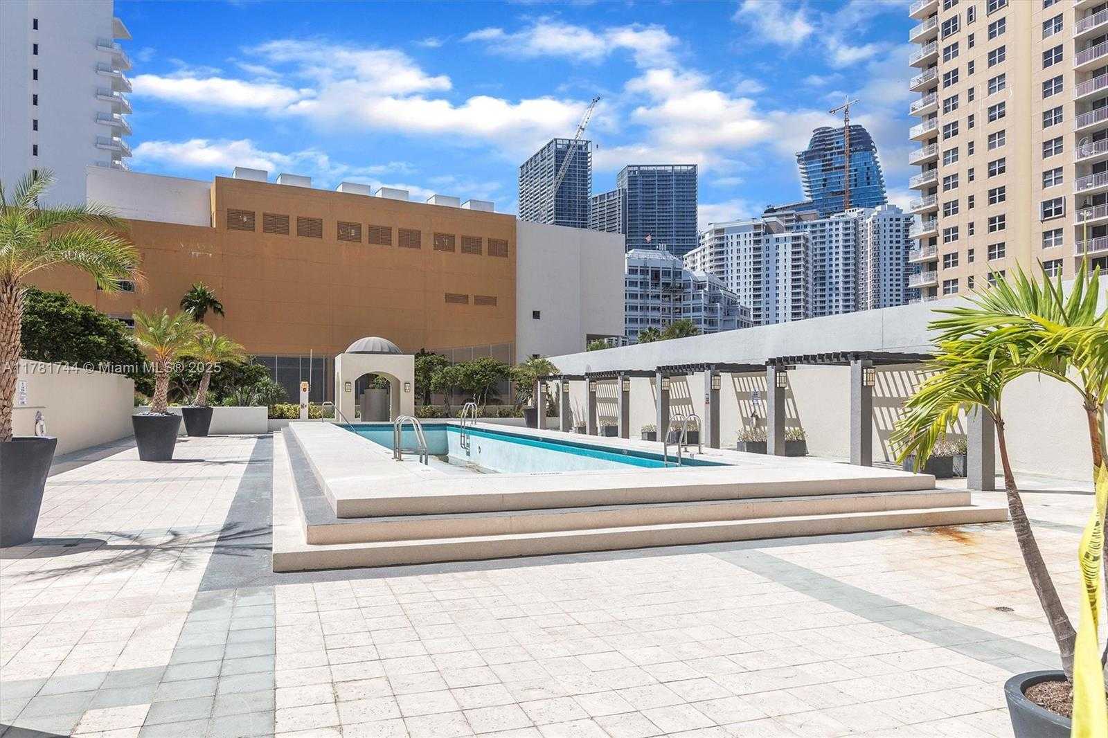 Small Image of 800 CLAUGHTON ISLAND DR #1204, Miami Number 35