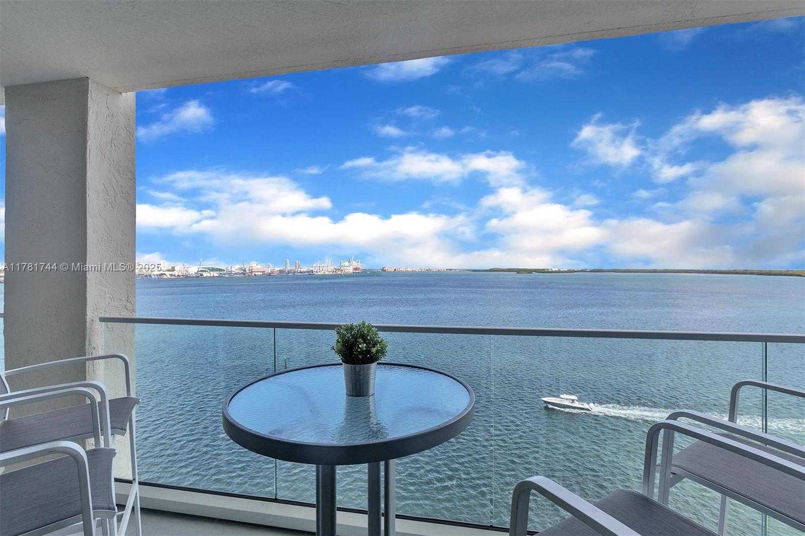 Small Image of 800 CLAUGHTON ISLAND DR #1204, Miami Number 5