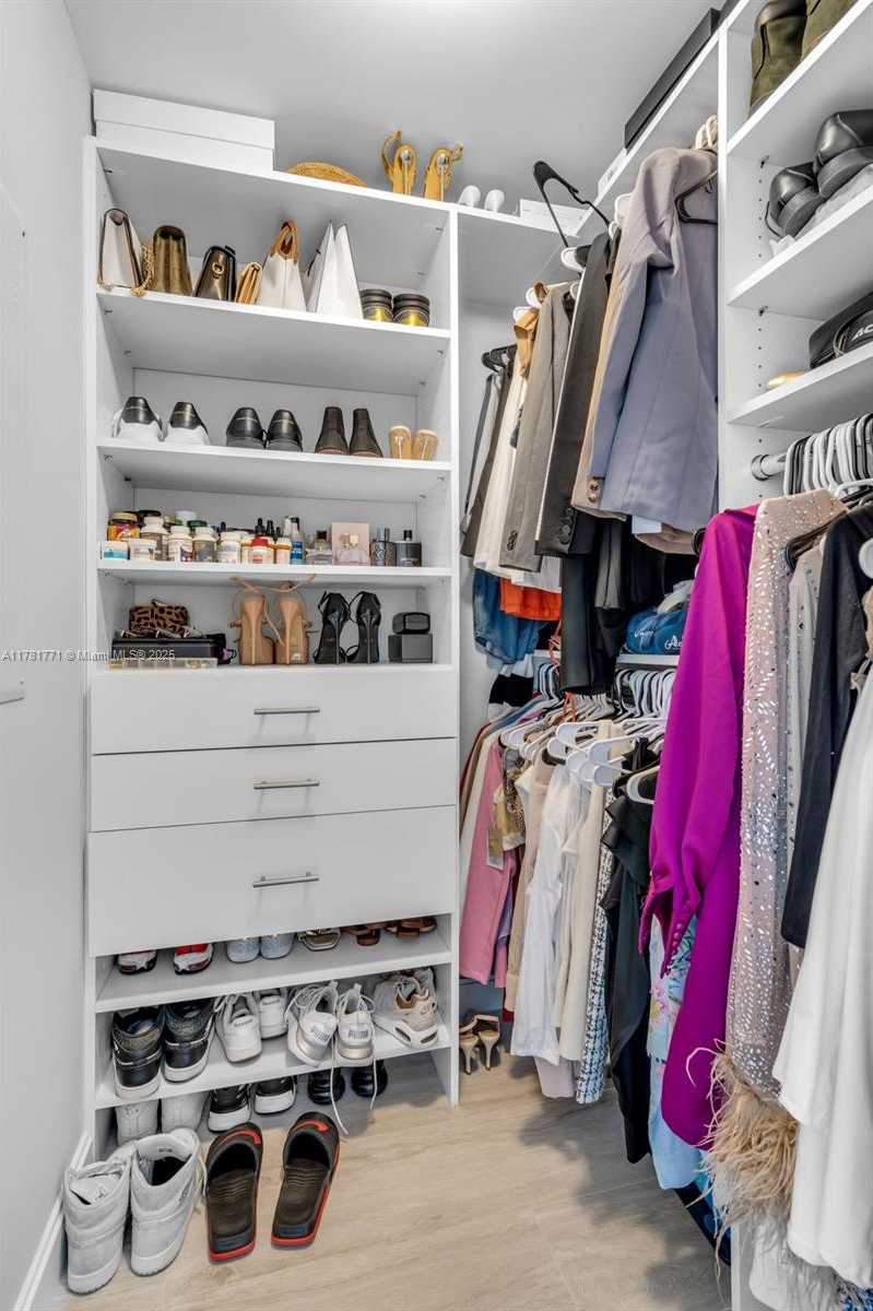 Small Image of 45 SOUTH WEST 9TH ST #3804, Miami Number 14