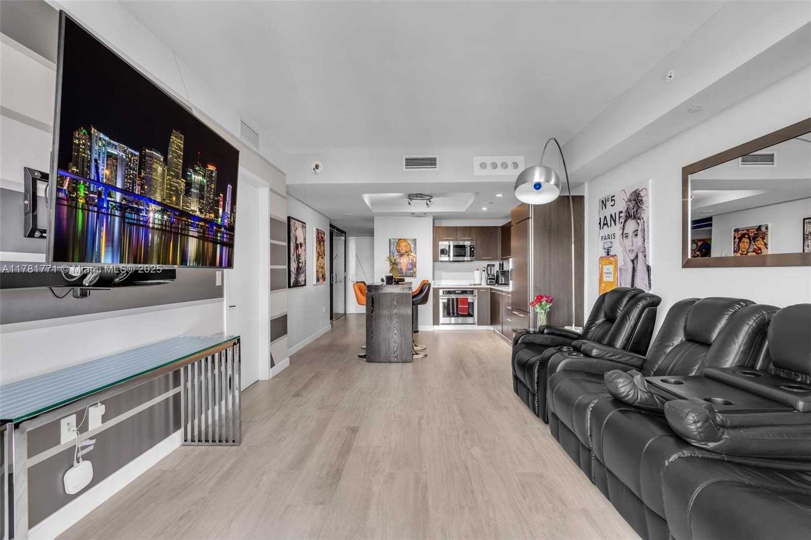 Small Image of 45 SOUTH WEST 9TH ST #3804, Miami Number 5