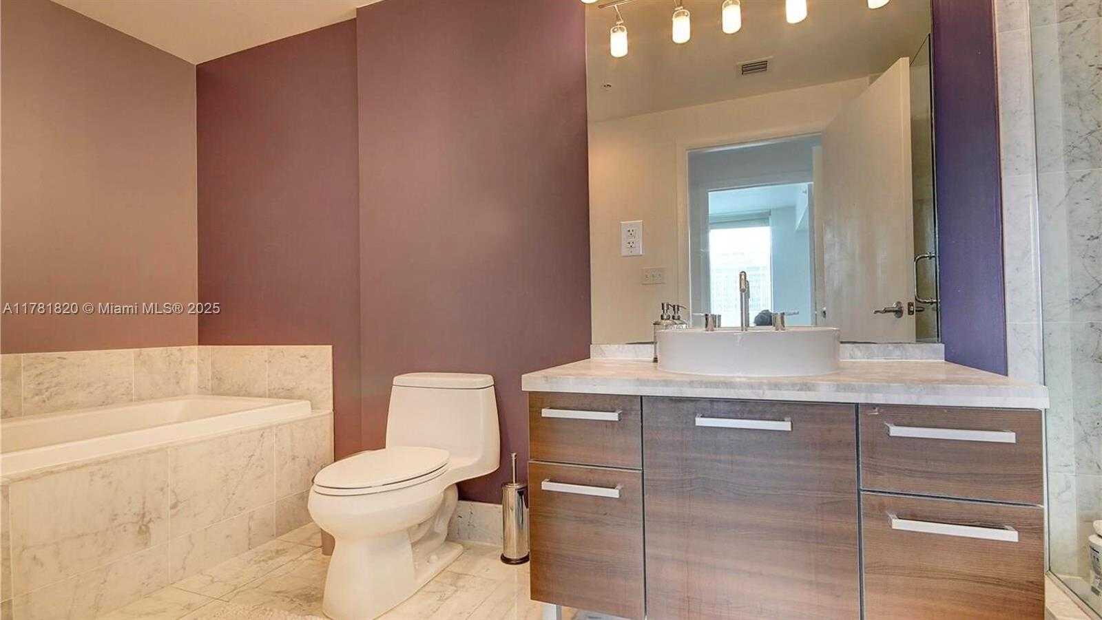 Small Image of 244 BISCAYNE BLVD #2405, Miami Number 14