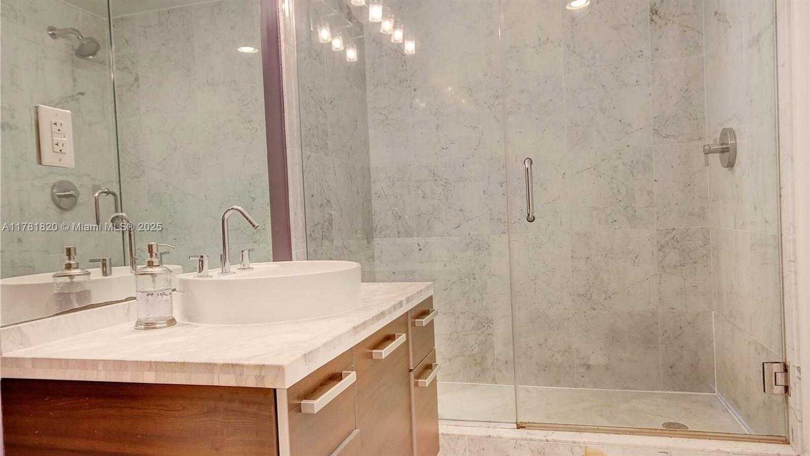 Small Image of 244 BISCAYNE BLVD #2405, Miami Number 15