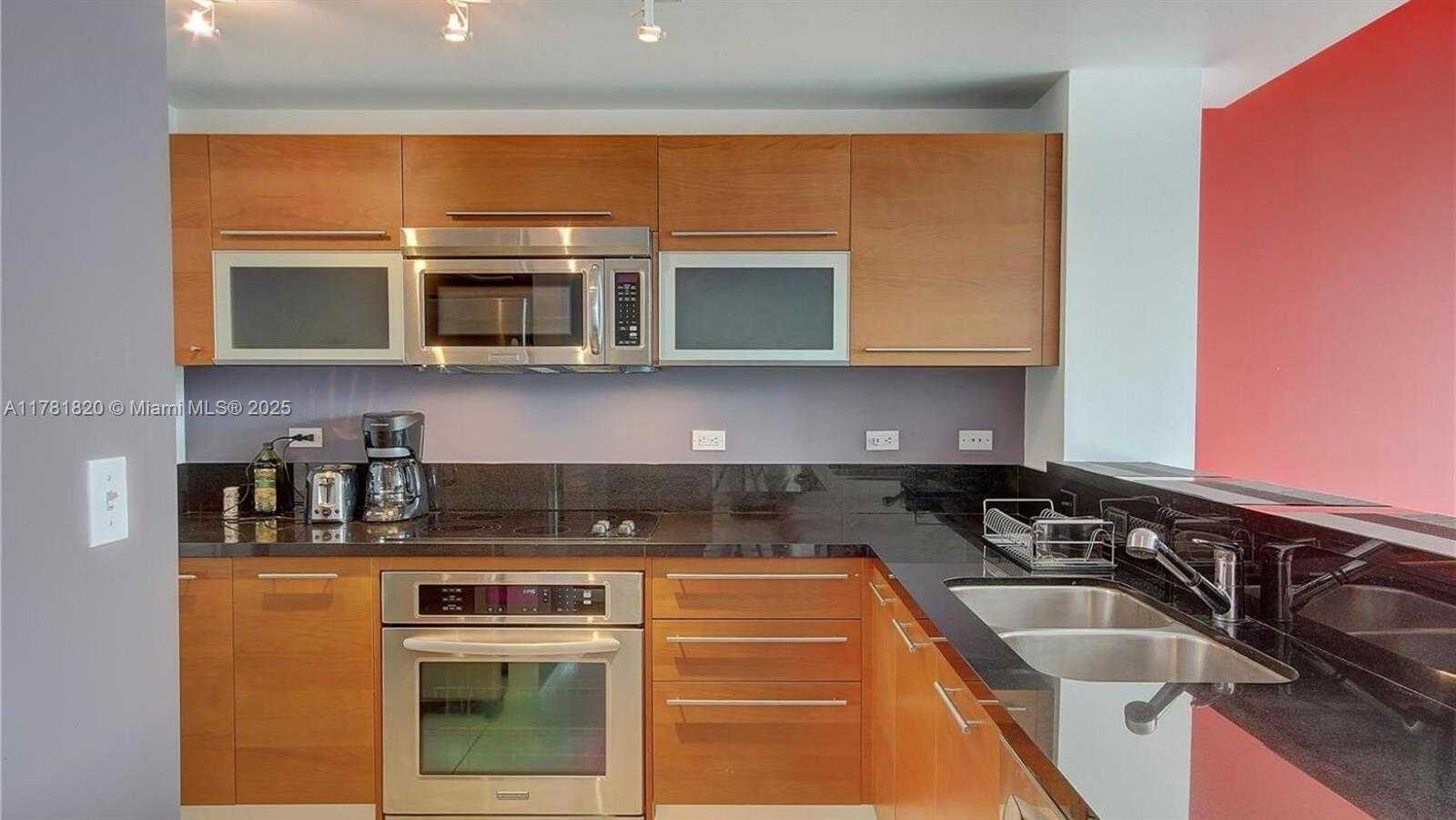 Small Image of 244 BISCAYNE BLVD #2405, Miami Number 6