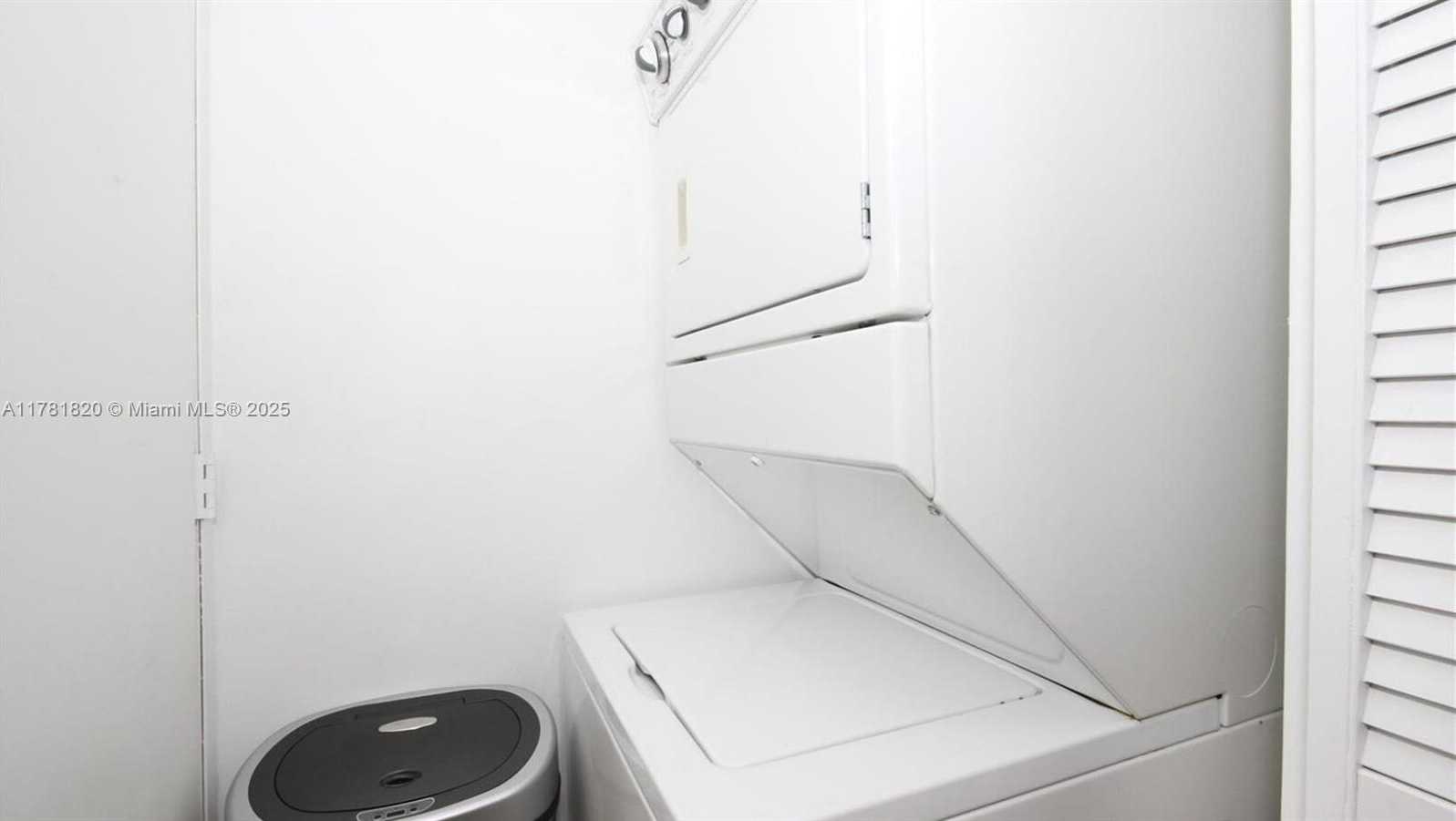 Small Image of 244 BISCAYNE BLVD #2405, Miami Number 8