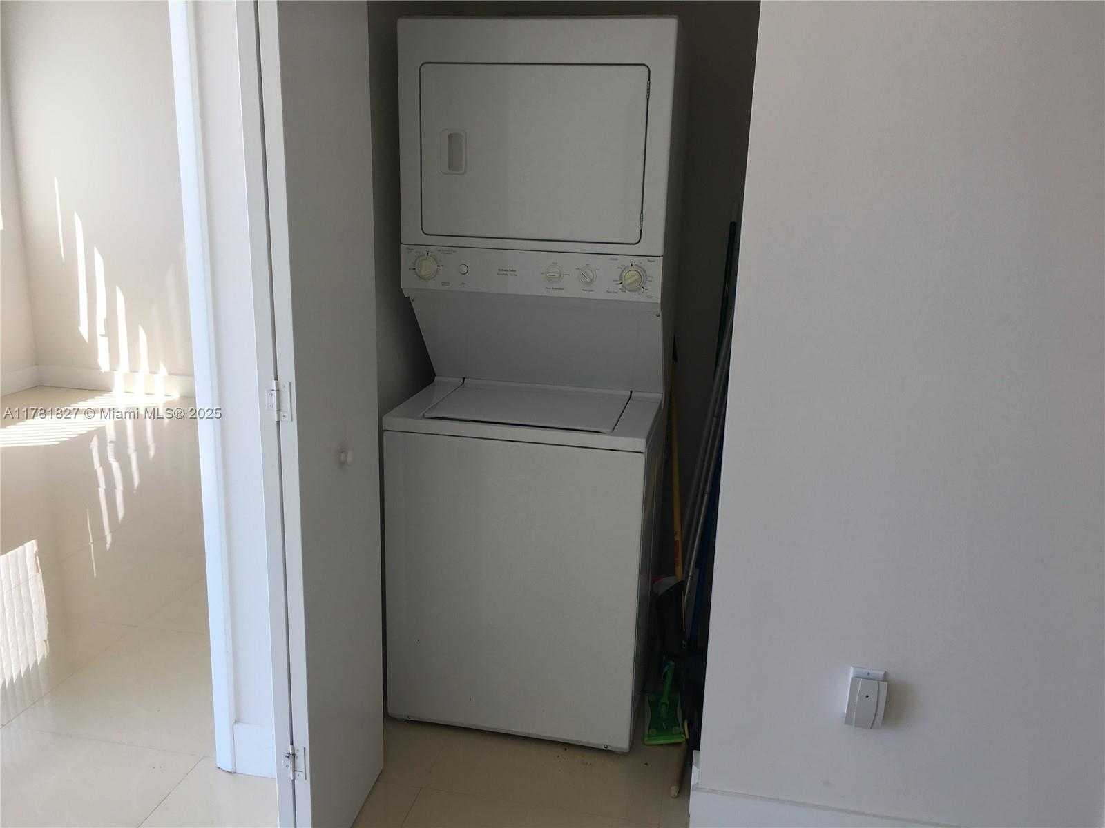 Small Image of 92 SOUTH WEST 3RD ST #4209, Miami Number 4