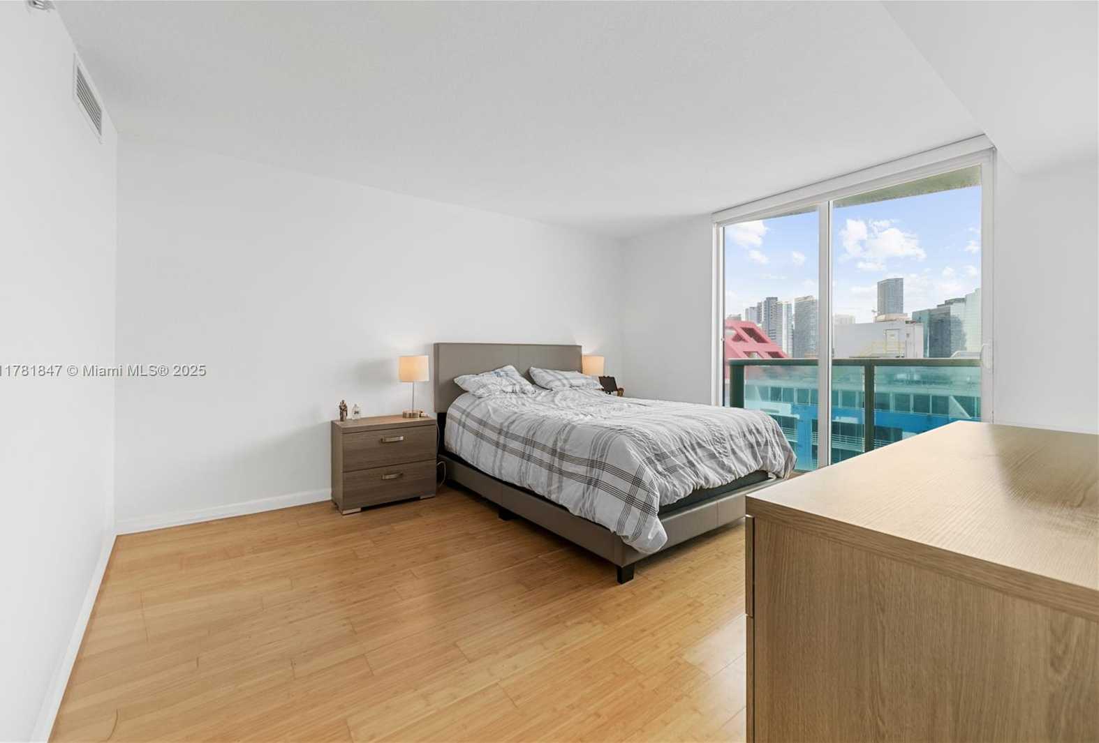 Small Image of 2101 BRICKELL AVE #1802, Miami Number 15