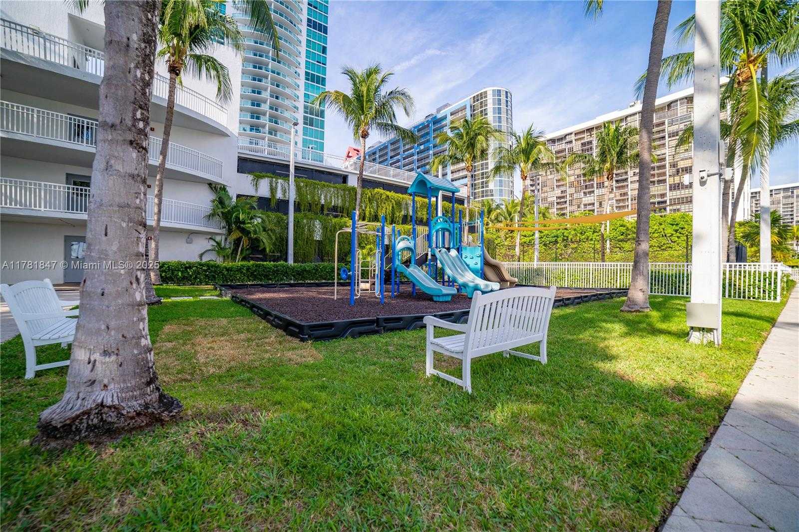 Small Image of 2101 BRICKELL AVE #1802, Miami Number 22