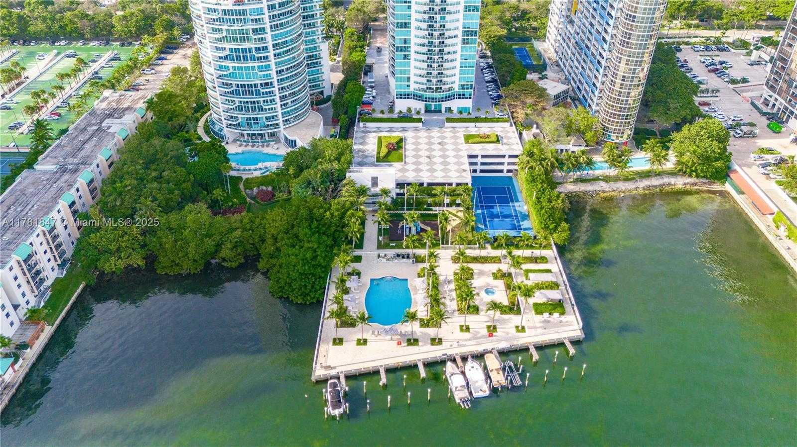 Small Image of 2101 BRICKELL AVE #1802, Miami Number 4