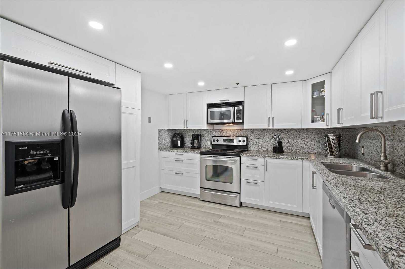 Small Image of 1627 BRICKELL AVE #1506, Miami Number 14