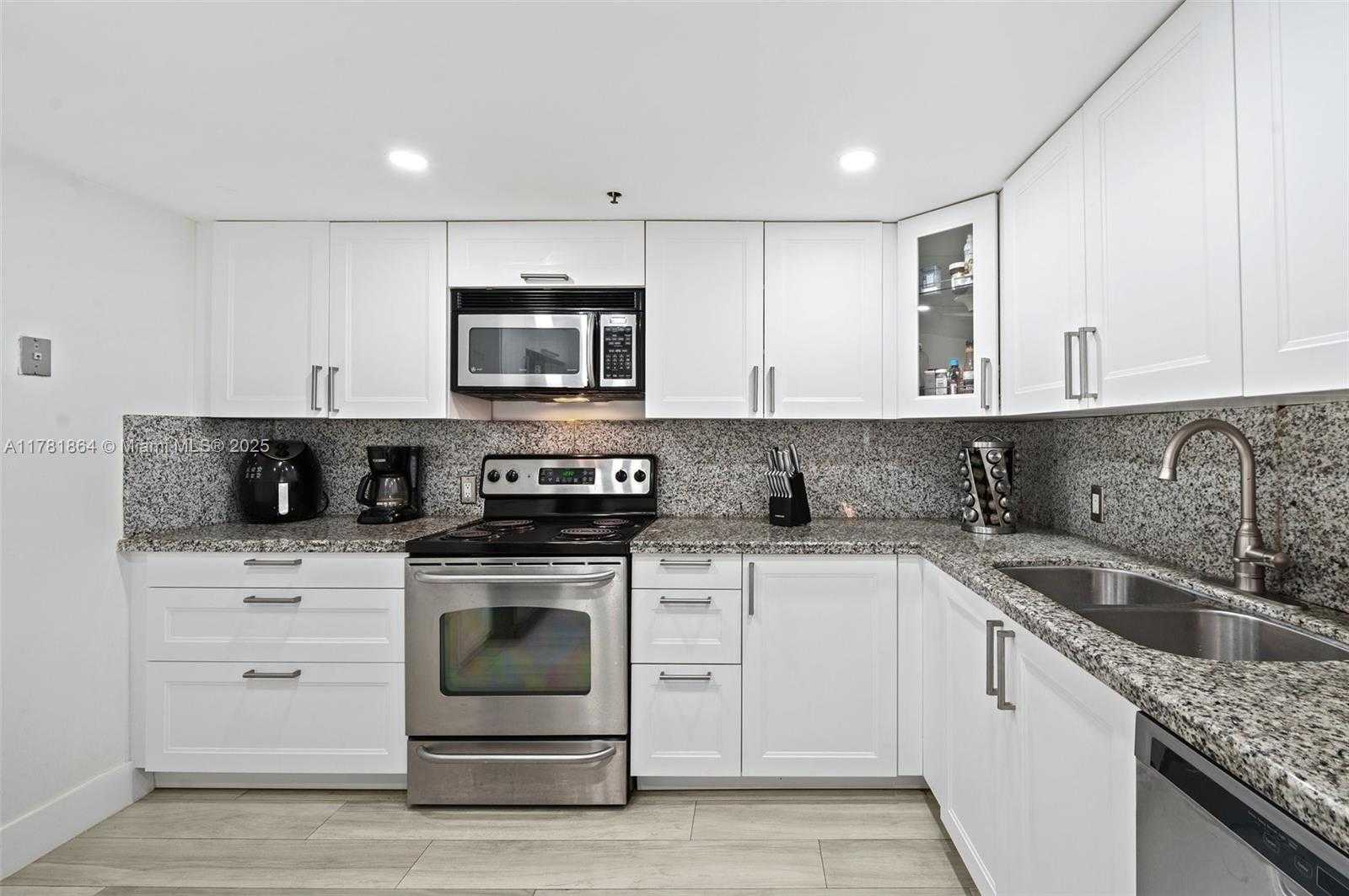 Small Image of 1627 BRICKELL AVE #1506, Miami Number 15