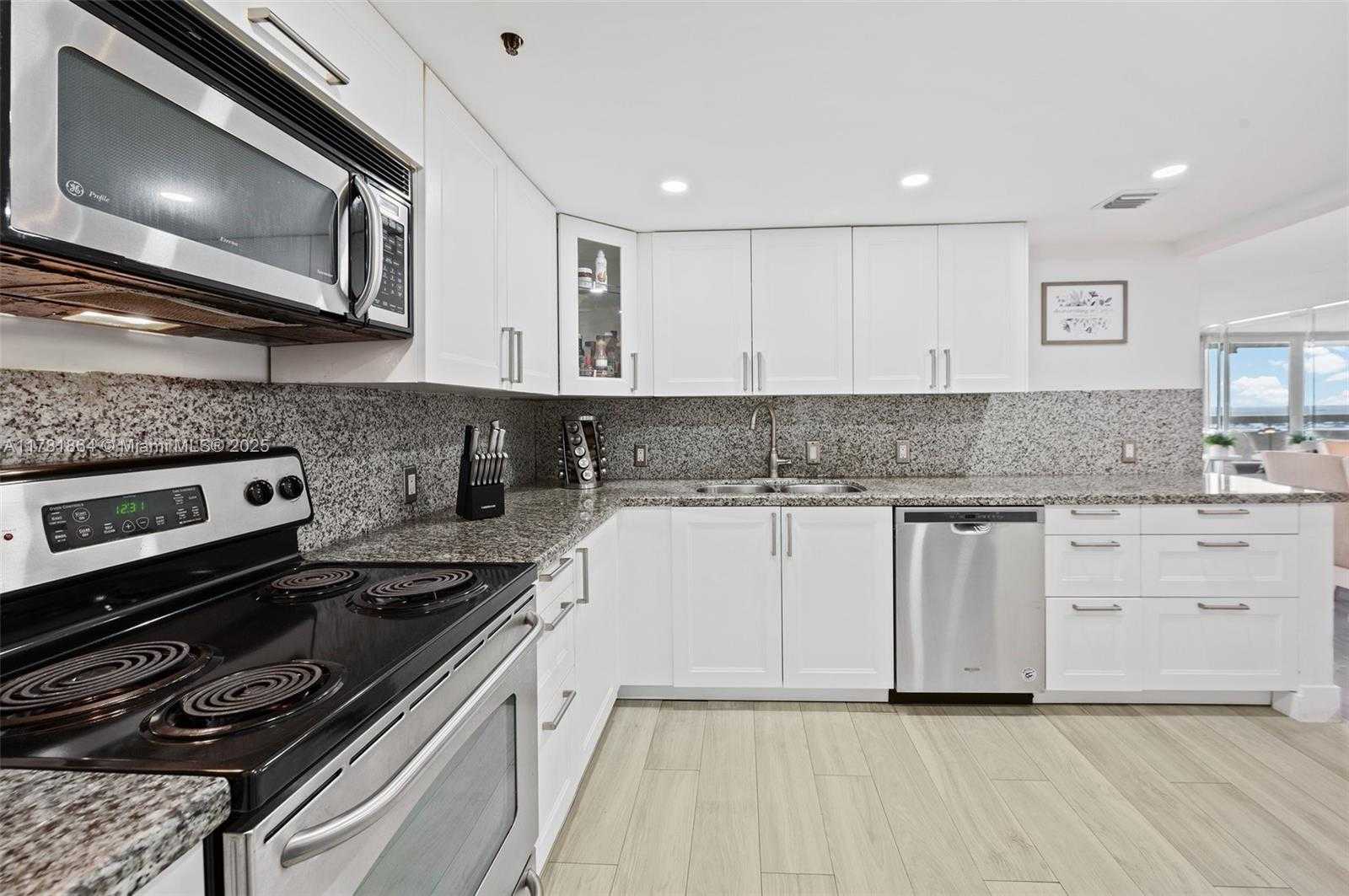 Small Image of 1627 BRICKELL AVE #1506, Miami Number 16