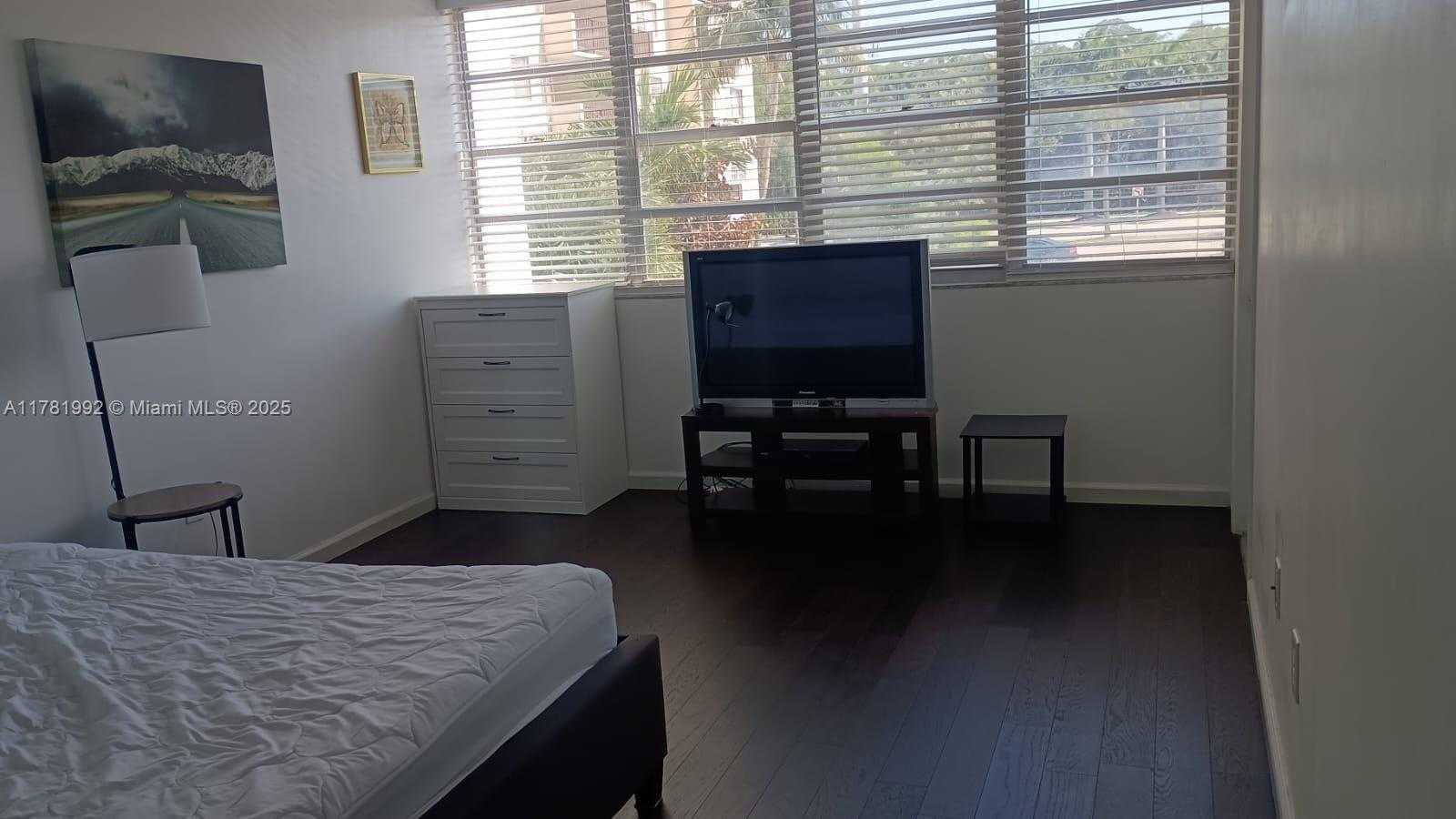 Small Image of 2841 NORTH EAST 163RD ST #214, North Miami Beach Number 4