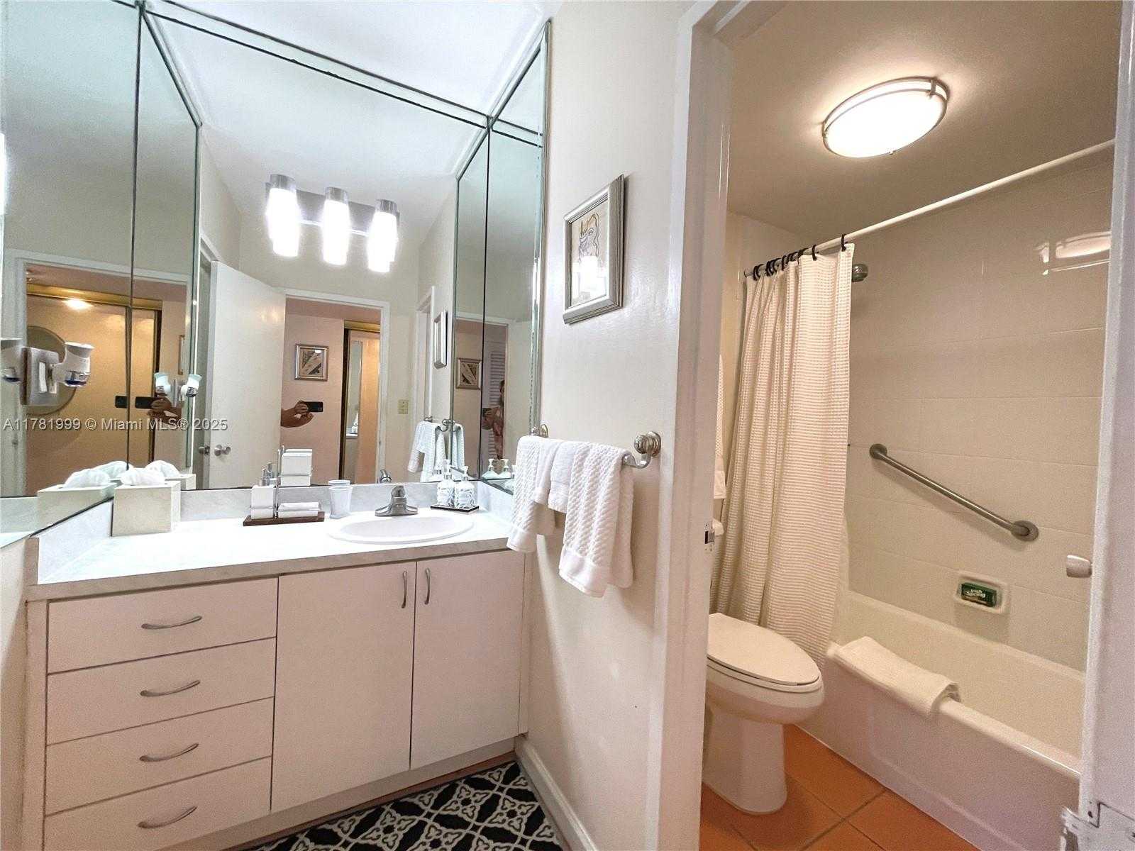 Small Image of 100 LINCOLN RD #836, Miami Beach Number 6