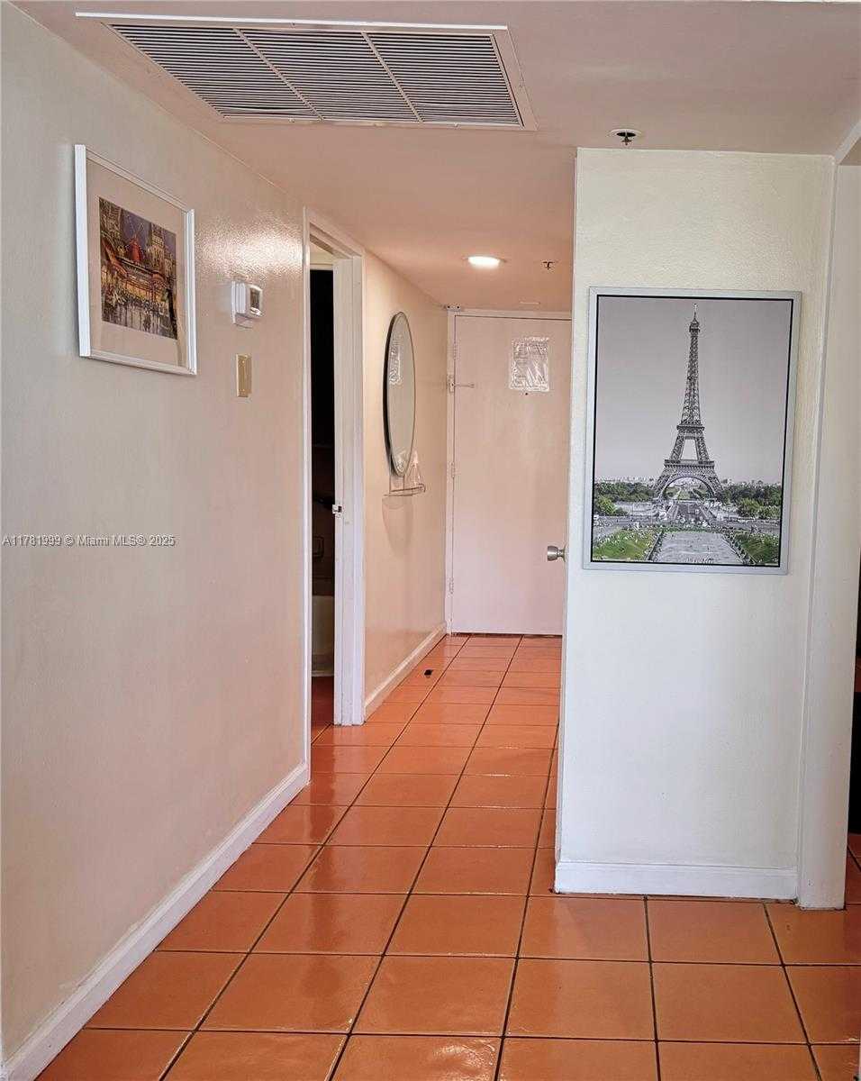 Small Image of 100 LINCOLN RD #836, Miami Beach Number 8