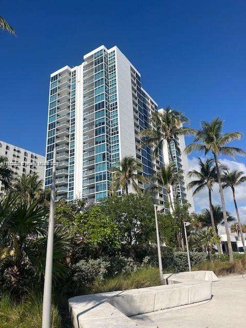 Small Image of 2655 COLLINS AVE #PH-9, Miami Beach Number 3