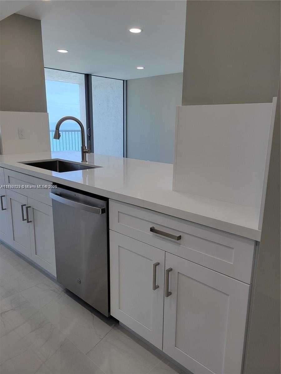 Small Image of 2655 COLLINS AVE #PH-9, Miami Beach Number 9