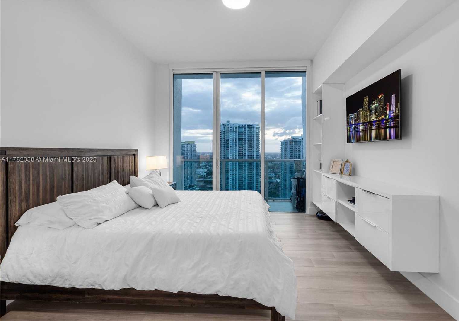 Small Image of 31 SOUTH EAST 5TH ST #4315, Miami Number 13