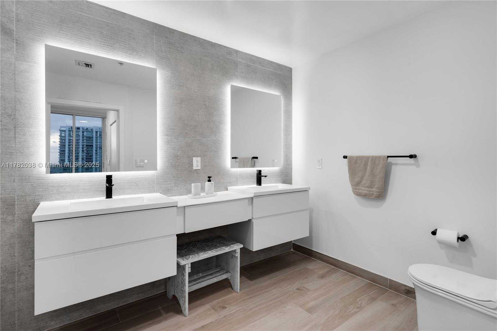 Small Image of 31 SOUTH EAST 5TH ST #4315, Miami Number 15