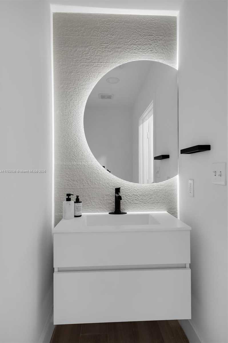 Small Image of 31 SOUTH EAST 5TH ST #4315, Miami Number 17