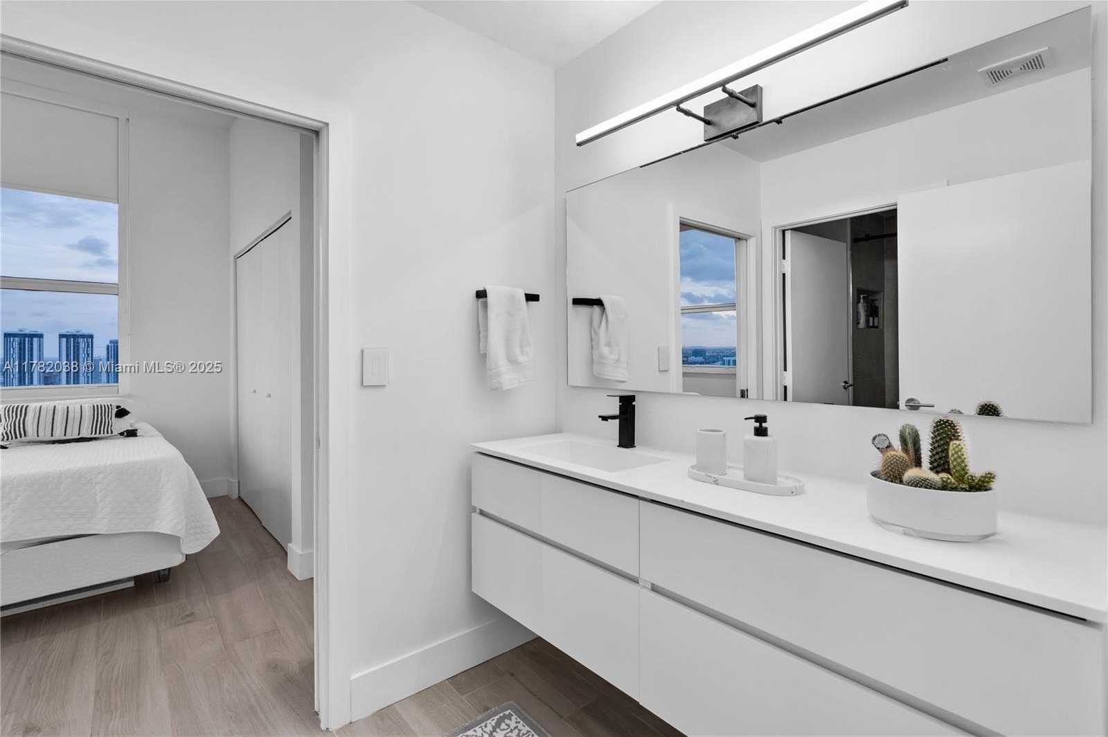 Small Image of 31 SOUTH EAST 5TH ST #4315, Miami Number 21