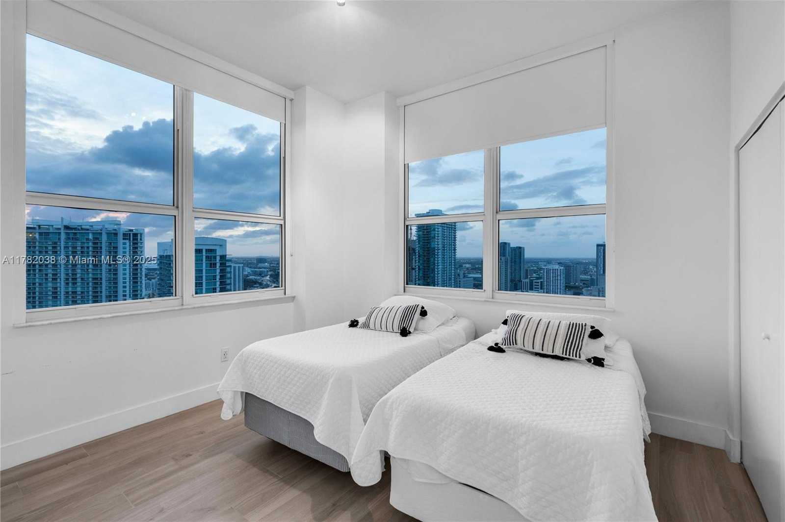 Small Image of 31 SOUTH EAST 5TH ST #4315, Miami Number 23
