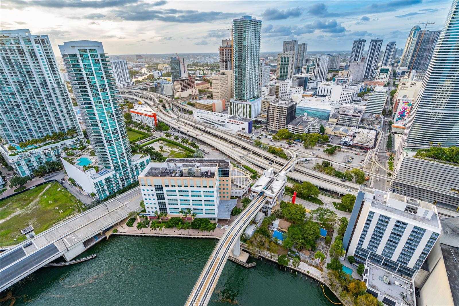 Small Image of 31 SOUTH EAST 5TH ST #4315, Miami Number 29