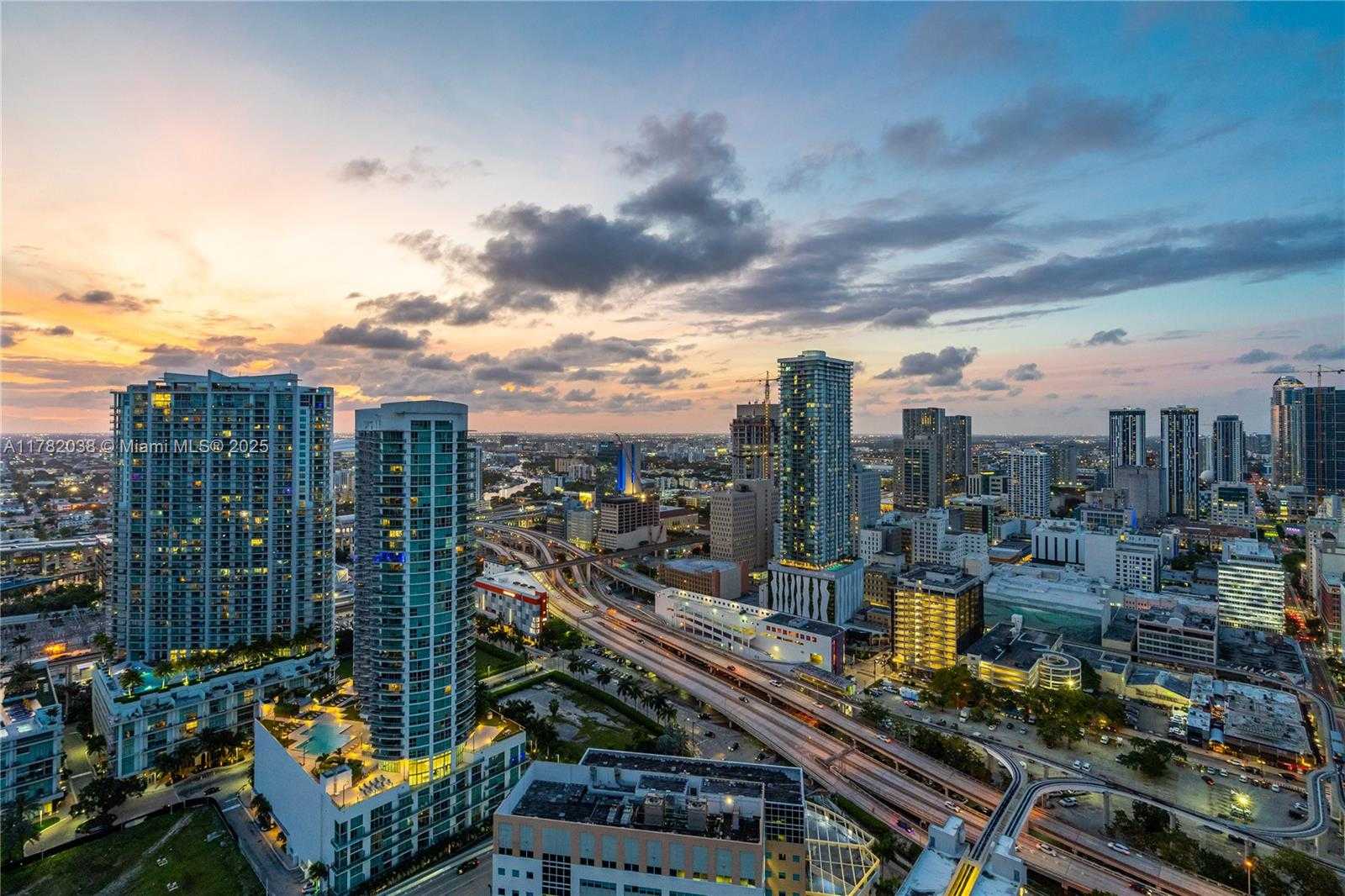 Small Image of 31 SOUTH EAST 5TH ST #4315, Miami Number 30