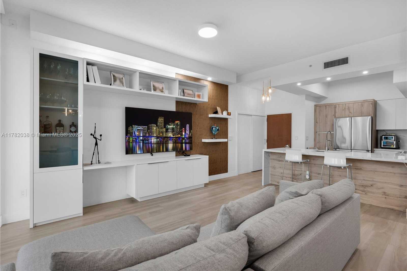 Small Image of 31 SOUTH EAST 5TH ST #4315, Miami Number 5