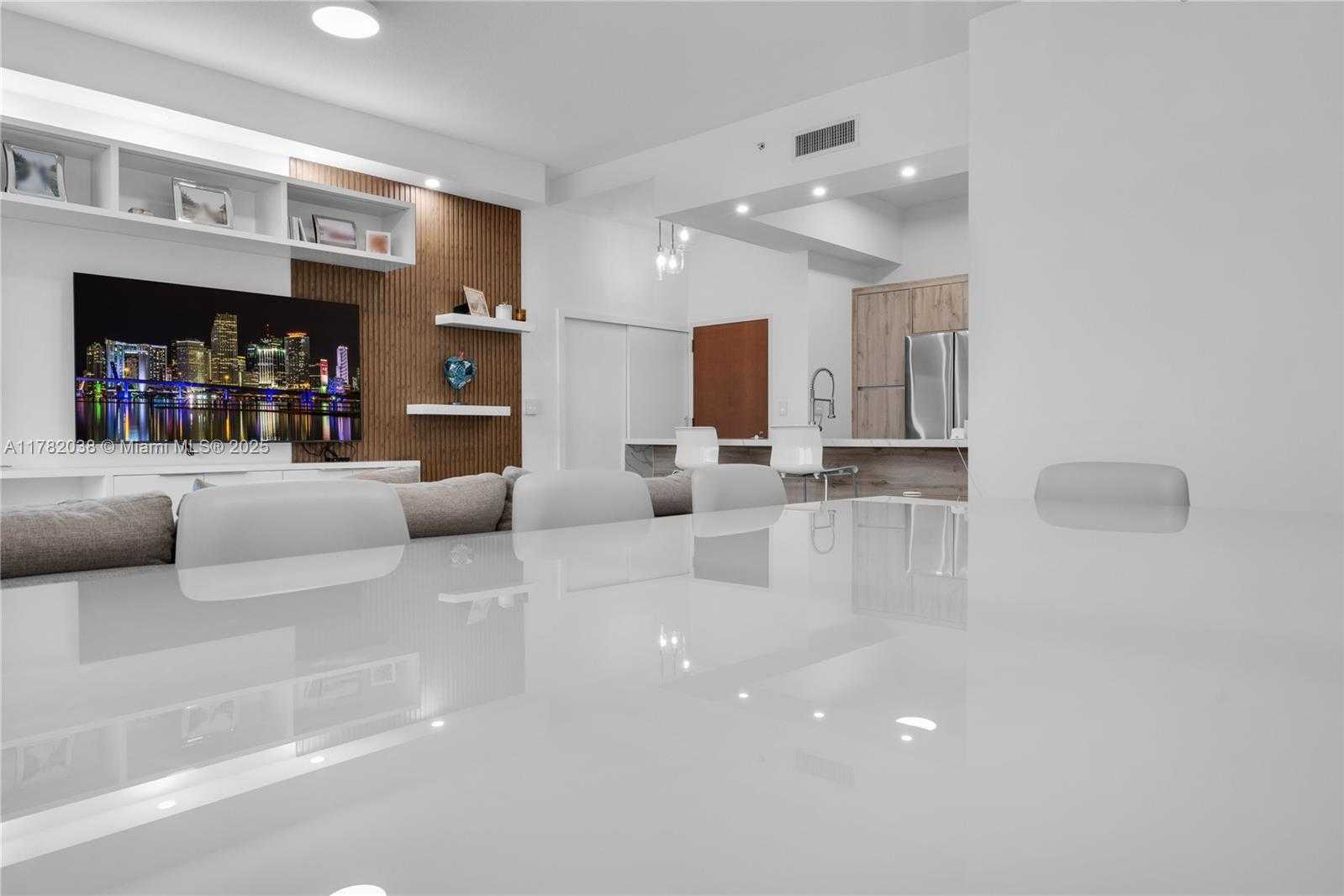 Small Image of 31 SOUTH EAST 5TH ST #4315, Miami Number 8