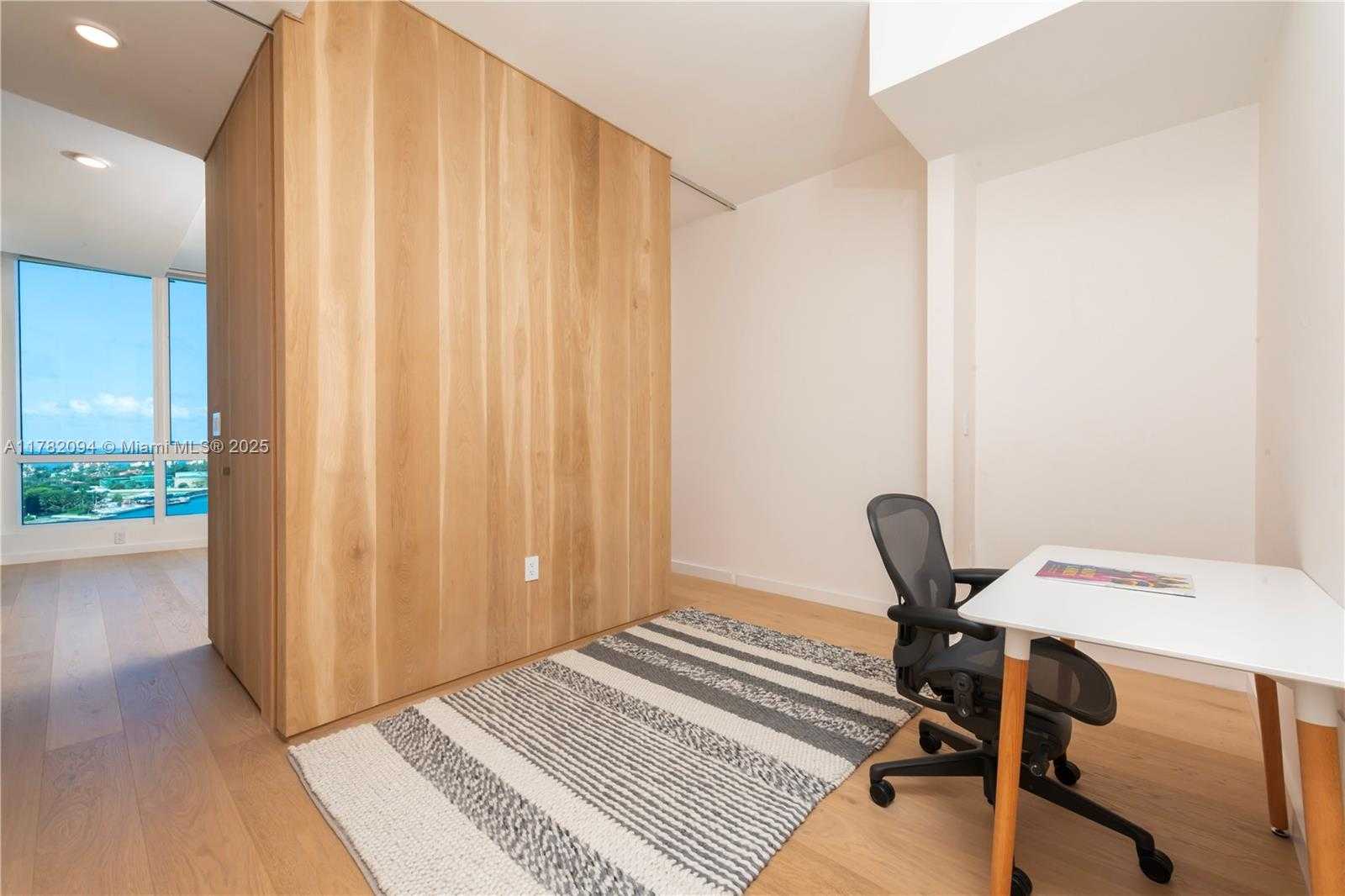 Small Image of 100 SOUTH POINTE DR #1802, Miami Beach Number 11