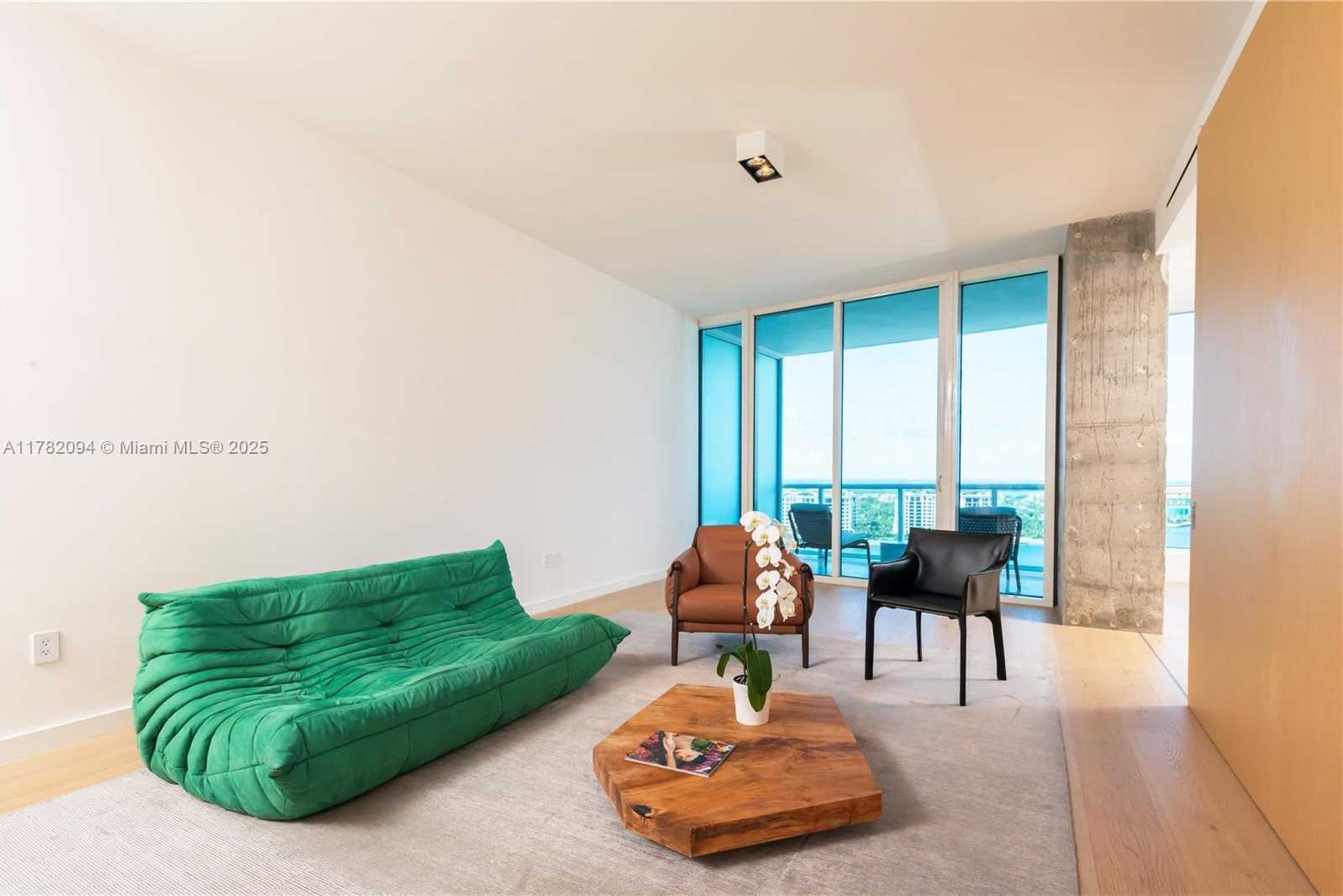 Small Image of 100 SOUTH POINTE DR #1802, Miami Beach Number 13