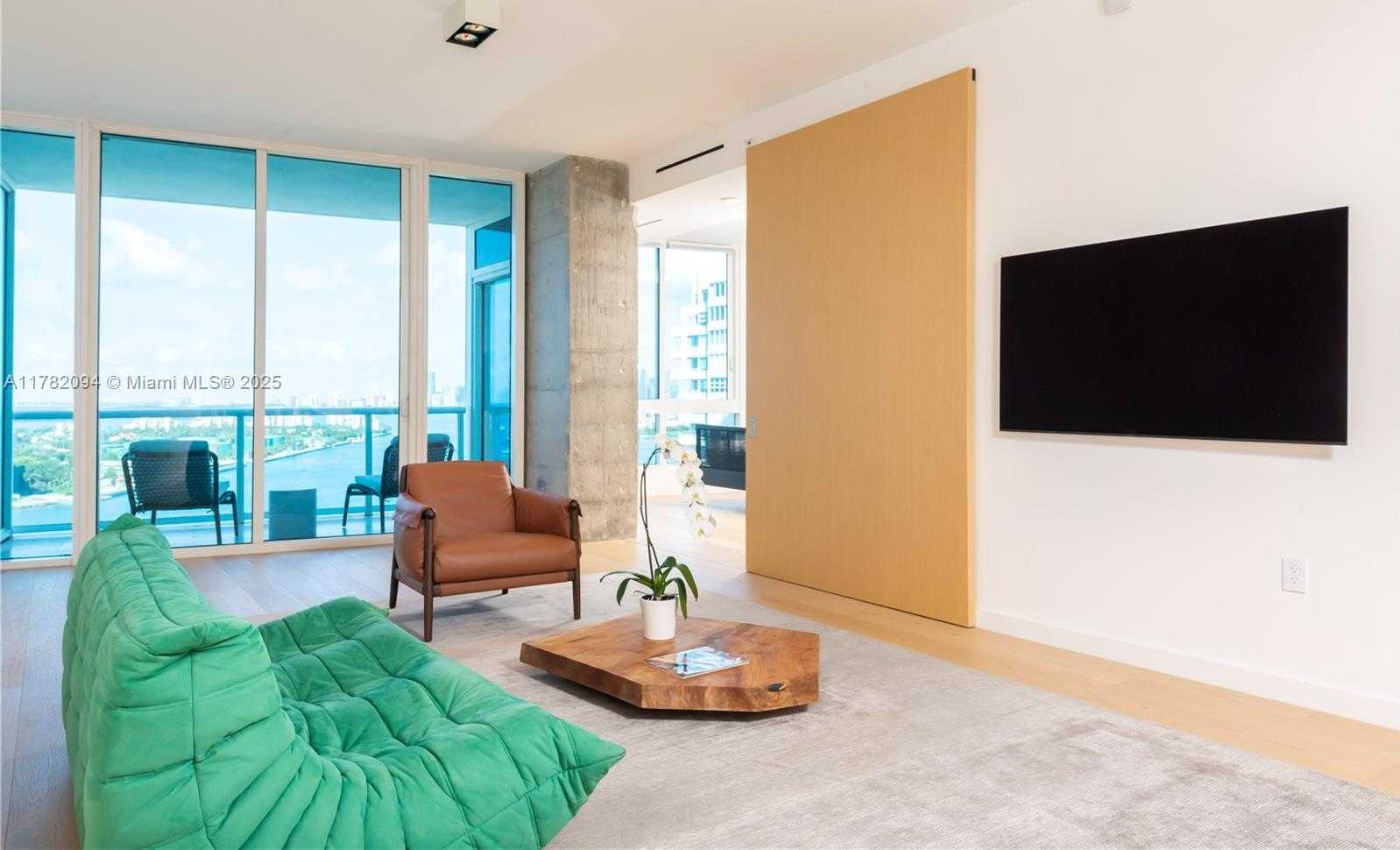 Small Image of 100 SOUTH POINTE DR #1802, Miami Beach Number 14