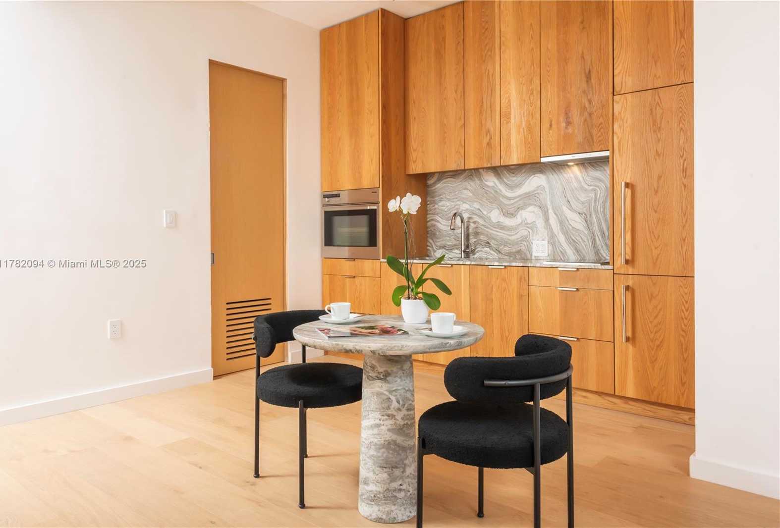 Small Image of 100 SOUTH POINTE DR #1802, Miami Beach Number 15