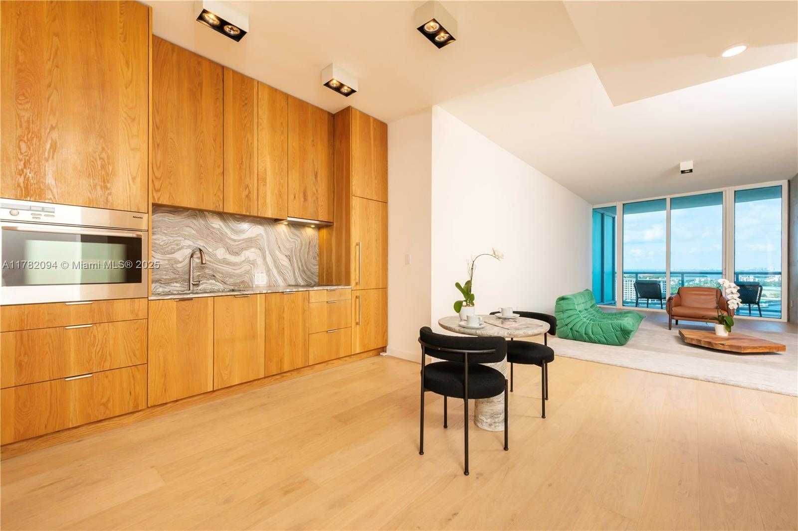 Small Image of 100 SOUTH POINTE DR #1802, Miami Beach Number 4