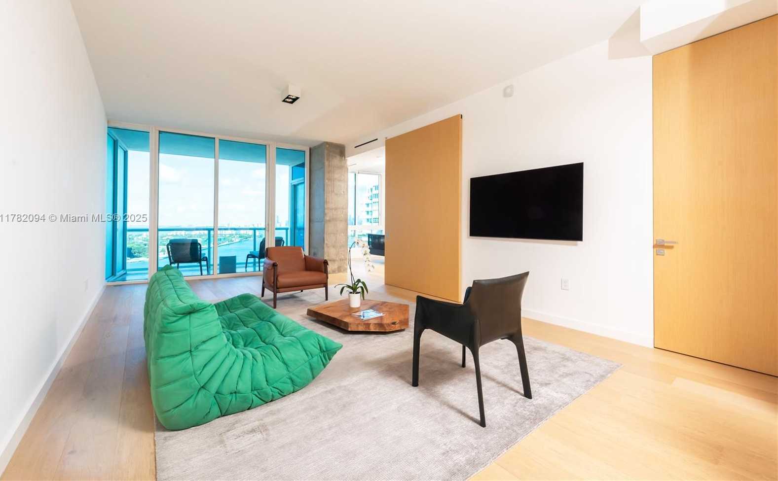 Small Image of 100 SOUTH POINTE DR #1802, Miami Beach Number 5
