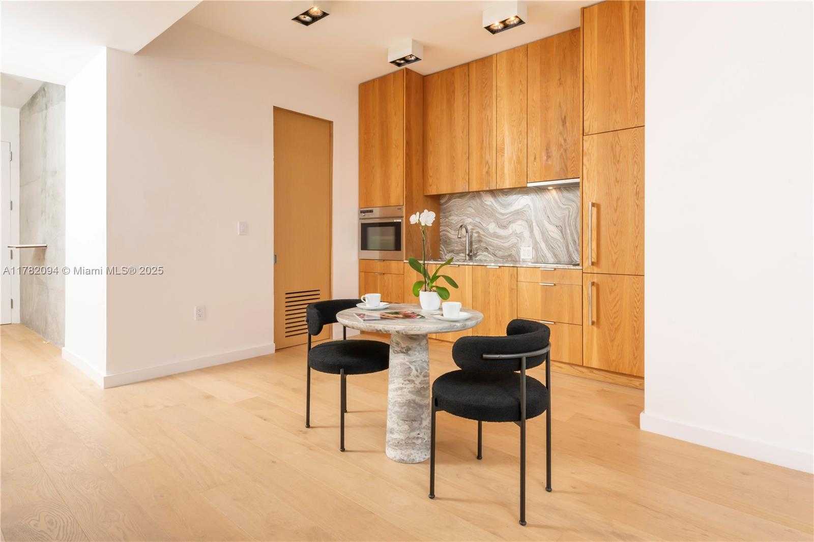 Small Image of 100 SOUTH POINTE DR #1802, Miami Beach Number 6