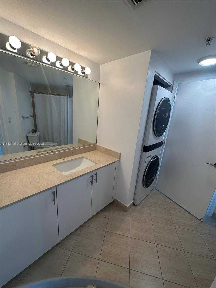 Small Image of 1750 NORTH BAYSHORE DR #3702, Miami Number 14