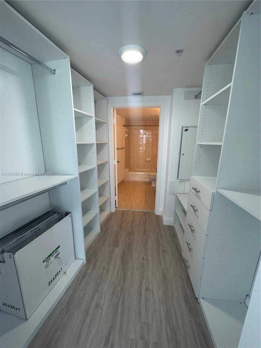 Small Image of 1750 NORTH BAYSHORE DR #3702, Miami Number 9