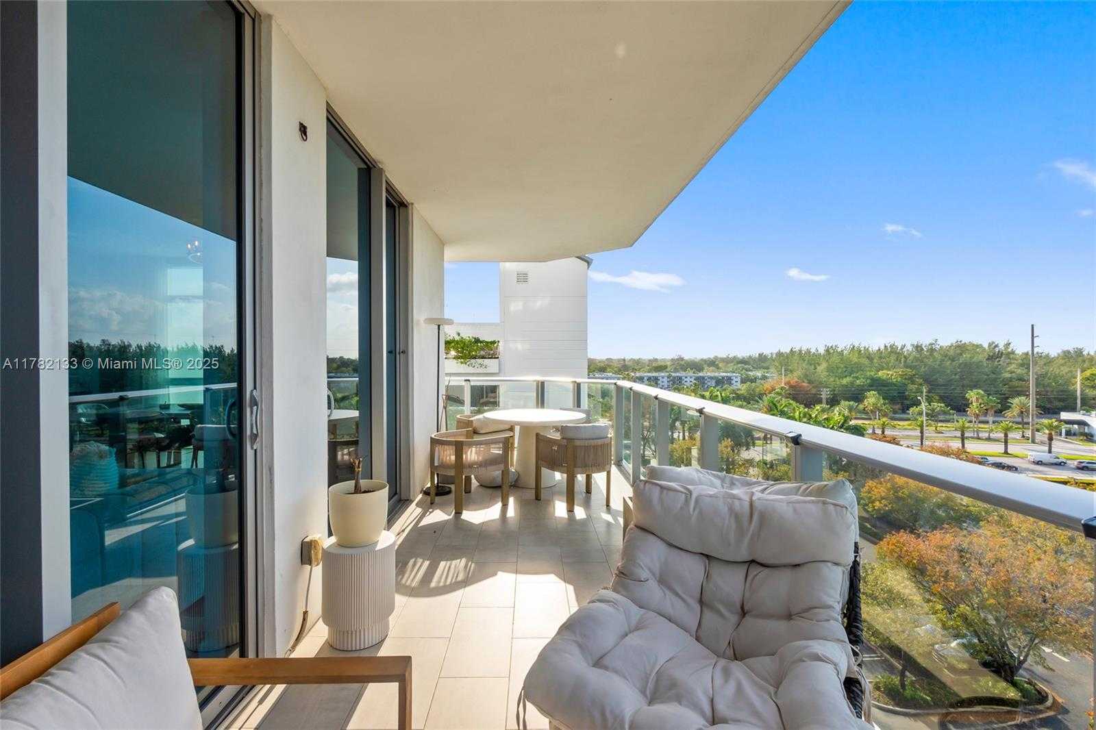 Small Image of 17301 BISCAYNE BLVD #702, North Miami Beach Number 11