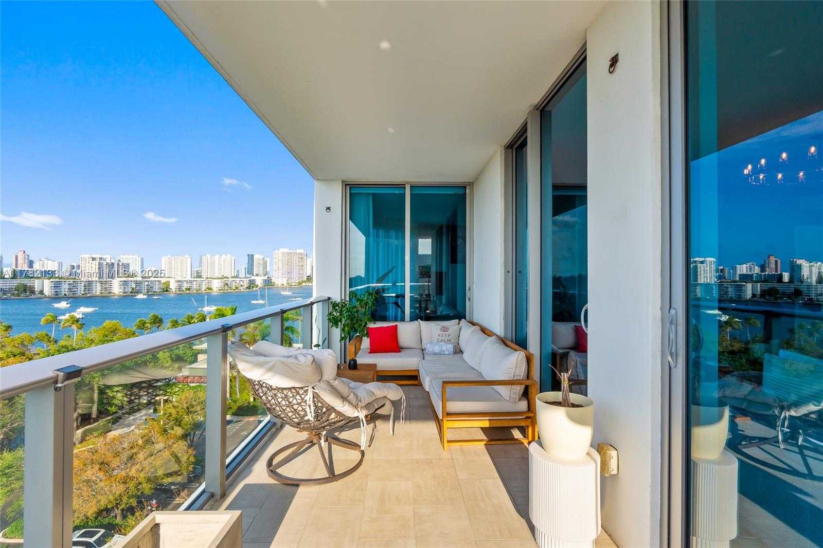Small Image of 17301 BISCAYNE BLVD #702, North Miami Beach Number 12