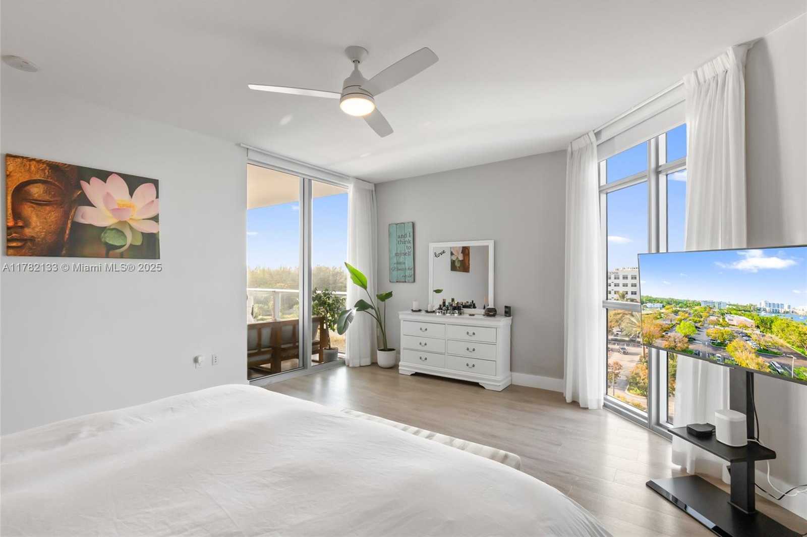 Small Image of 17301 BISCAYNE BLVD #702, North Miami Beach Number 13