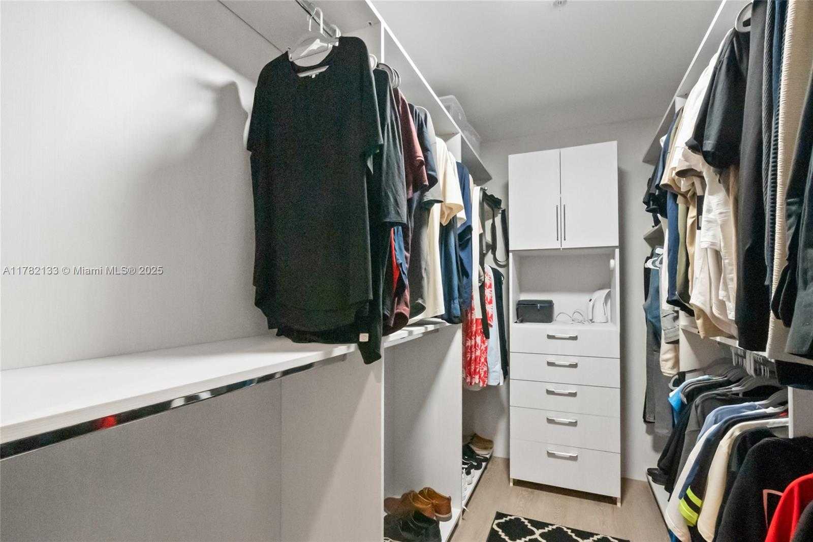 Small Image of 17301 BISCAYNE BLVD #702, North Miami Beach Number 19