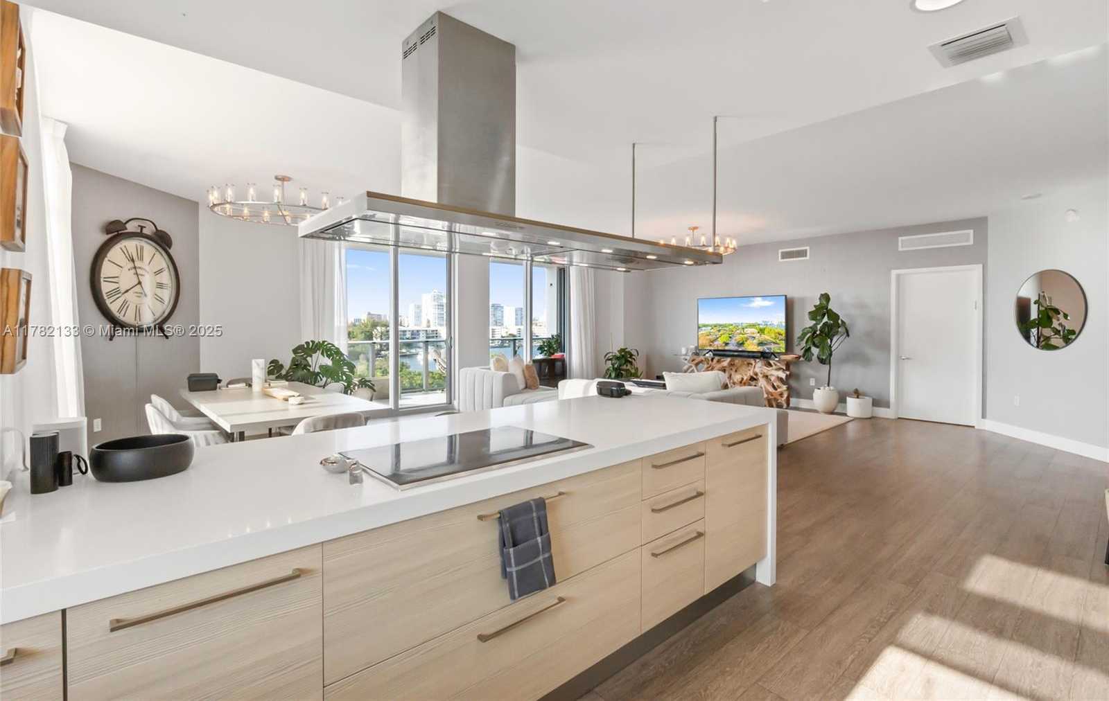 Small Image of 17301 BISCAYNE BLVD #702, North Miami Beach Number 5
