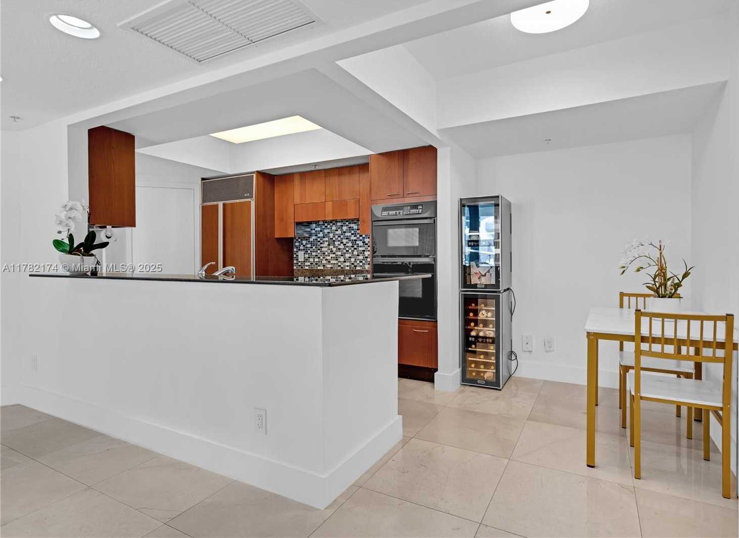 Small Image of 1500 OCEAN DR #505, Miami Beach Number 12